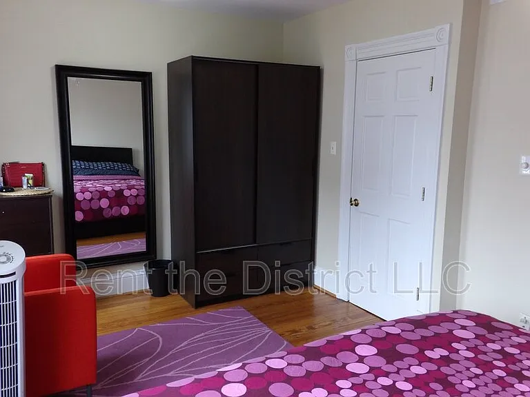 1114 Abbey Pl NE — Photo 8