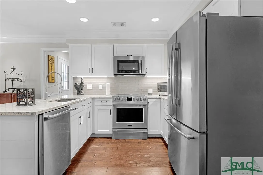 3 bed, 1920 sqft, $2,300 — Photo 4