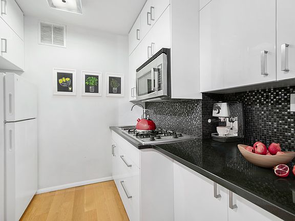 2nd image of 159 W 53rd St APT 26A