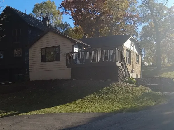 101 Siloam Ave, Fox Lake, IL 60020