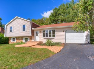 207 Woodbine Dr, Blacksburg, VA 24060