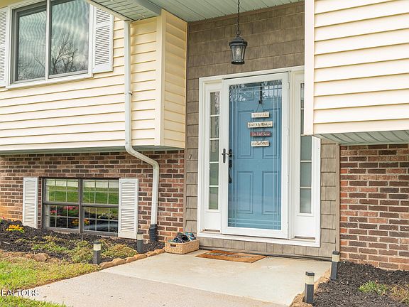 4th image of 3102 Fairoaks Dr