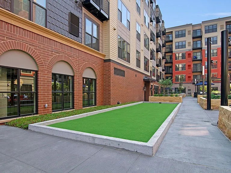 Gatsby Apartments — Photo 27