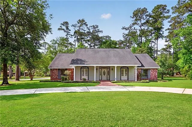 401 Starling Dr — Photo 1
