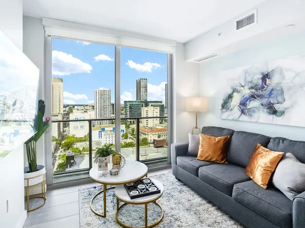 227 NE 2nd St, Miami, FL