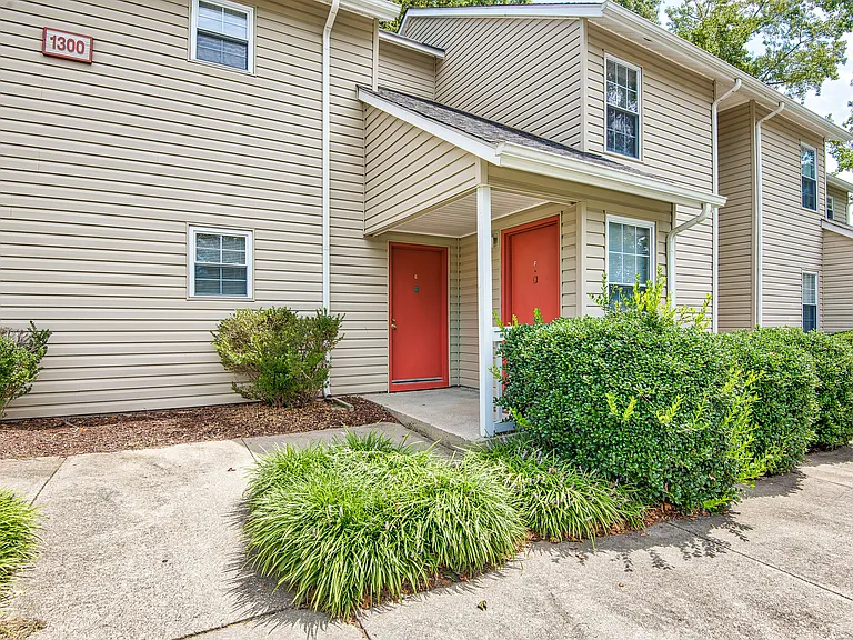 Southgate Manor Apartments — Photo 9