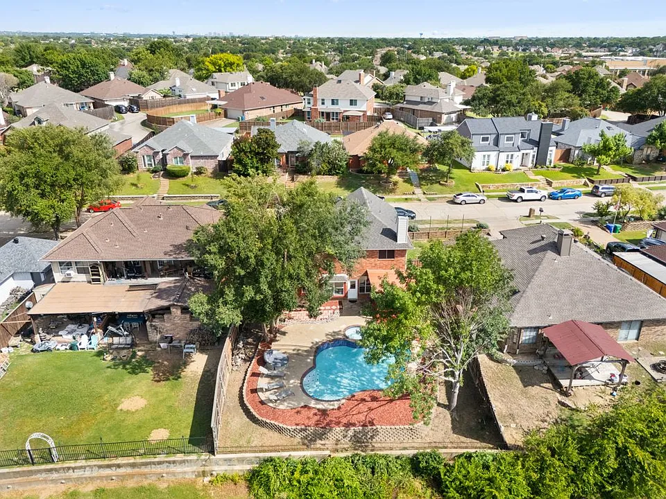 1339 Barclay Dr