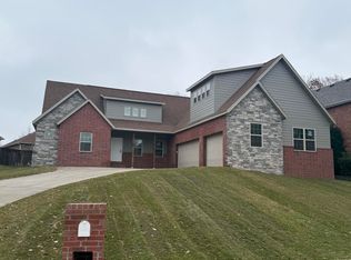 3334 S Saratoga Avenue, Springfield, MO 65804