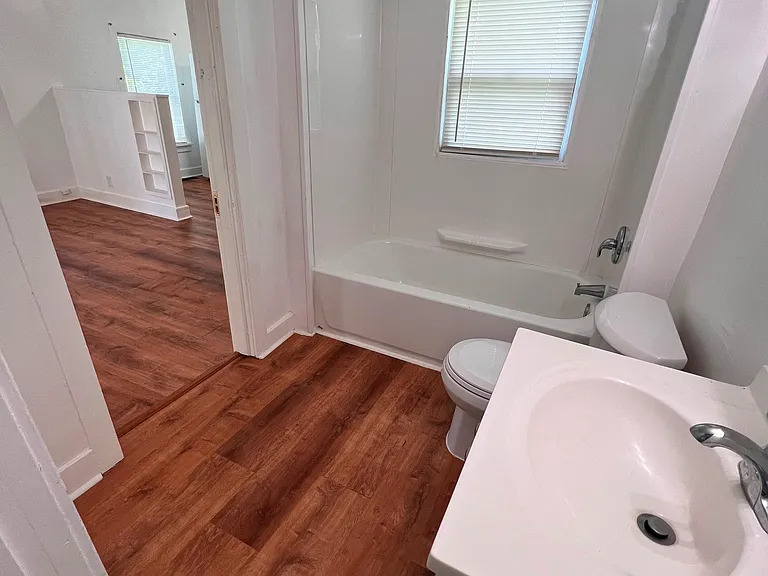 625 Wood St — Photo 10
