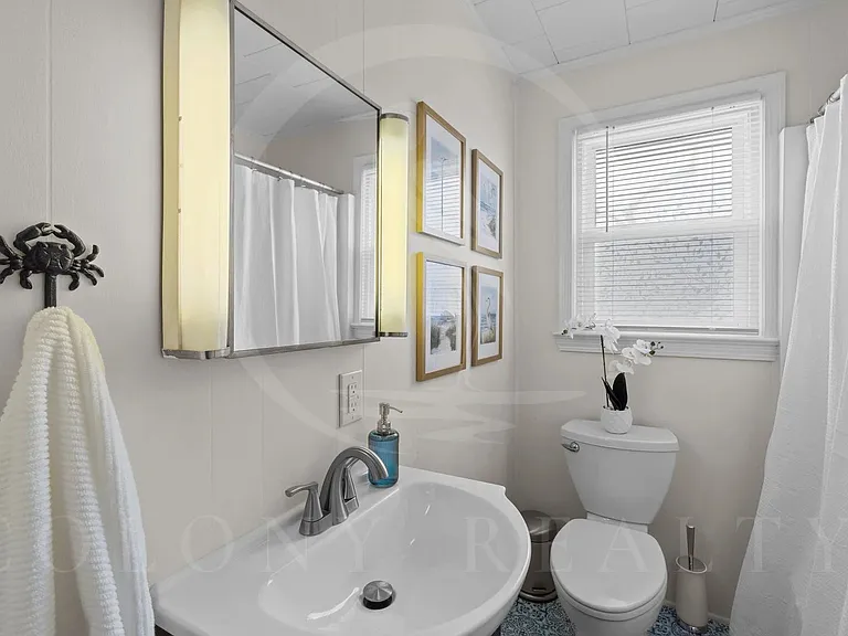 209 E Walker St — Photo 19