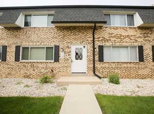 10340 W Whitnall Edge Dr APT 202, Franklin, WI 53132