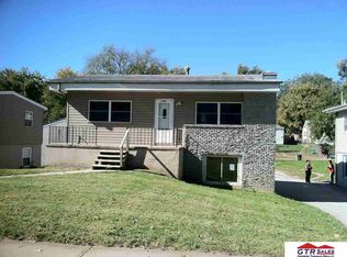 2528 Wayne St, Bellevue, NE 68005