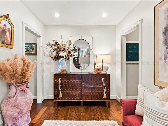 5th image of 300 Crest Cir S