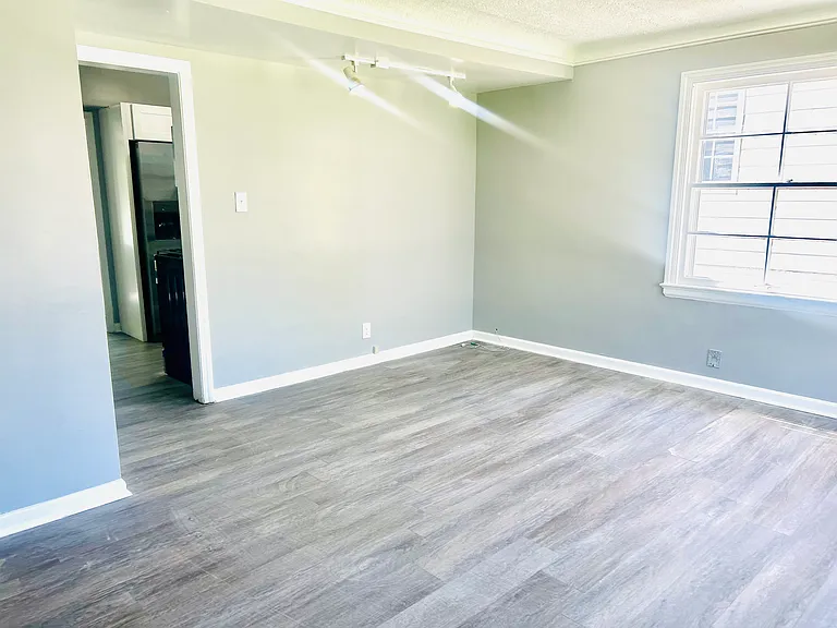 4198 Eastway Rd — Photo 16