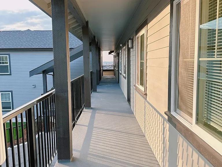 600 E Maple St — Photo 36