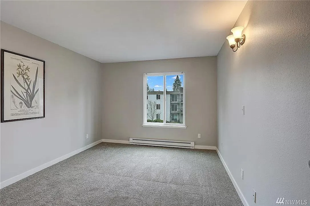 2 bed, 1.5 bath, 955 sqft, $2,085 — Photo 4