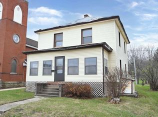 105 3rd St NW, Hopkinton, IA 52237