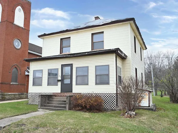 105 3rd St NW, Hopkinton, IA 52237