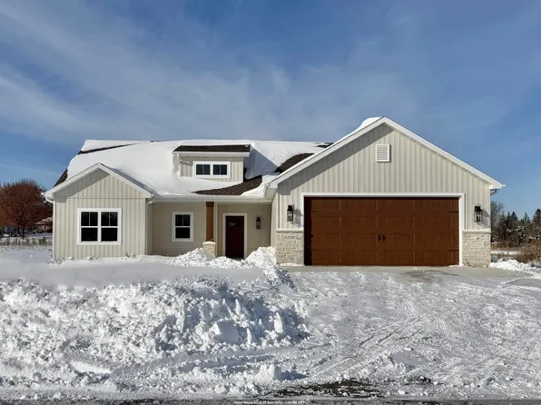 N1737 Red Cardinal Dr, Greenville, WI 54942