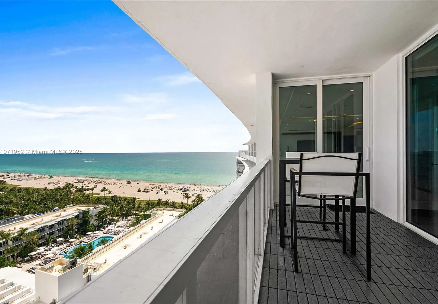 The Decoplage Condo — Photo 2
