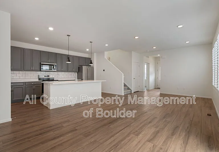 2455 Alpine St — Photo 4