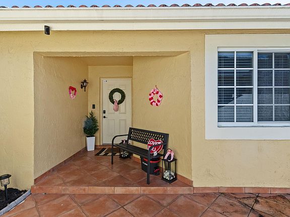 3rd image of 15141 Brighton Lane