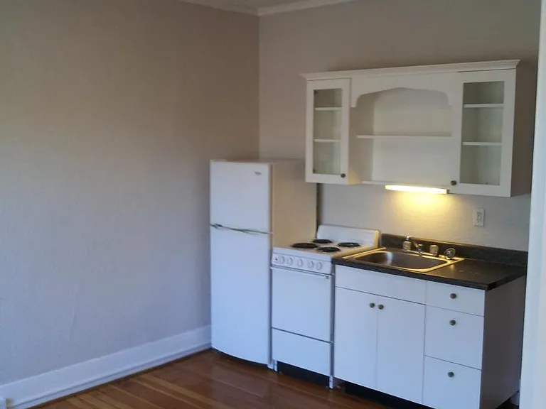 16 SW Porter St #302 — Photo 2