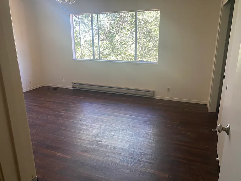 20205 Eastview Dr — Photo 8