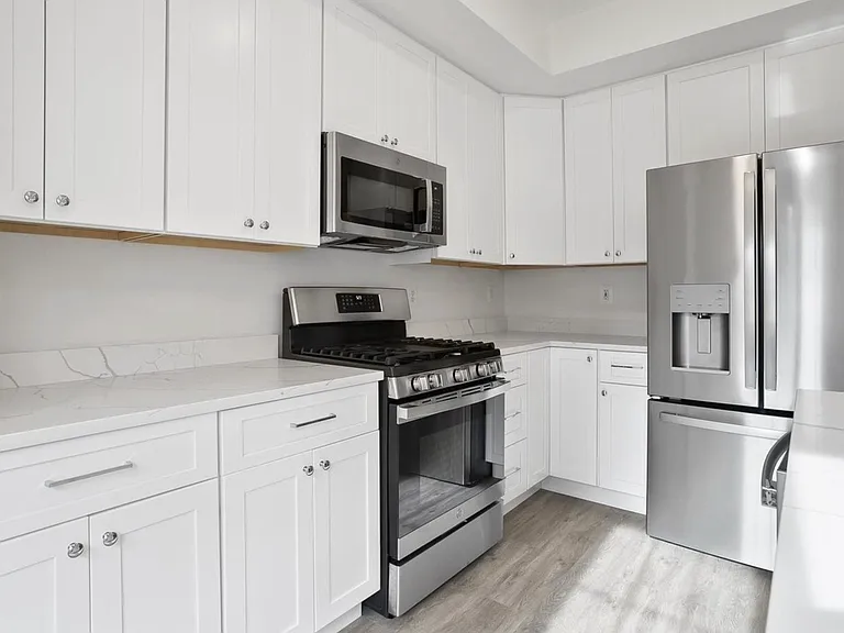 8852 Mansion View Ct — Photo 7