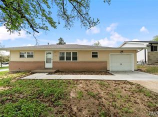 1201 Clearview Dr, Saint Charles, MO 63303