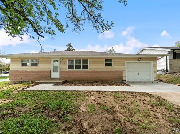 1201 Clearview Dr, Saint Charles, MO 63303