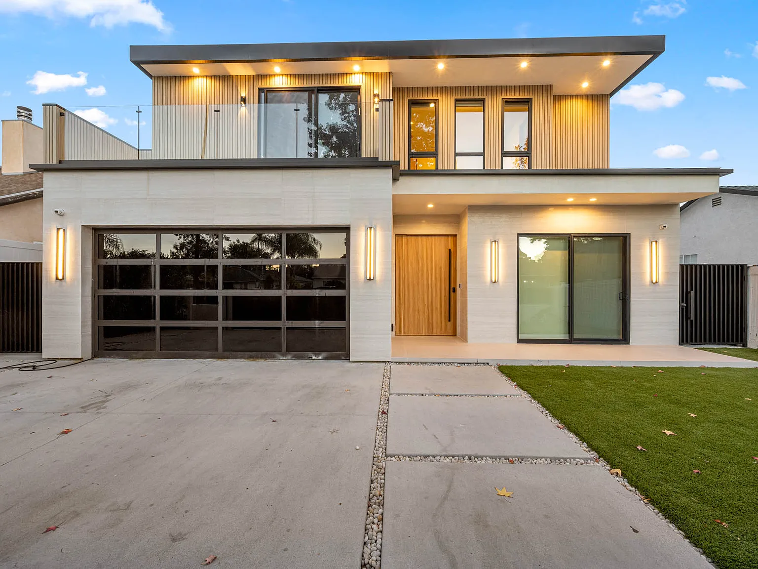 7 bed, 6.5 bath, 4200 sqft, $30,000 — Photo 2