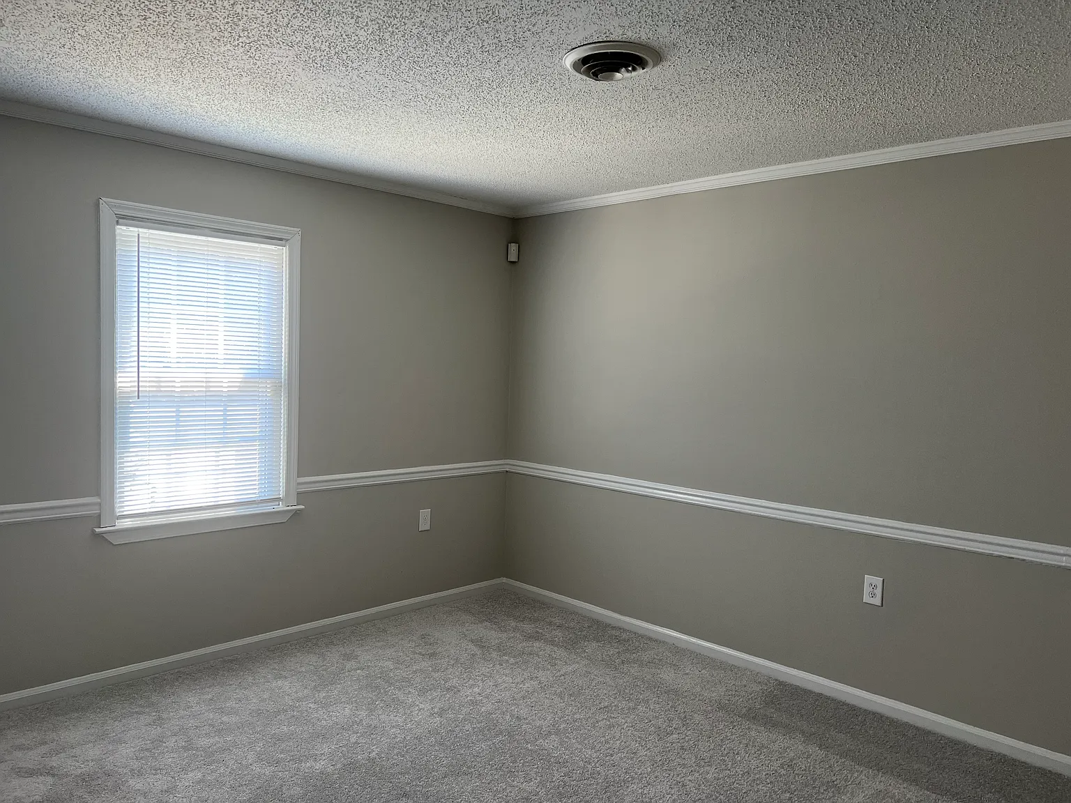 2 bed, 1.5 bath, 1100 sqft, $875 — Photo 2