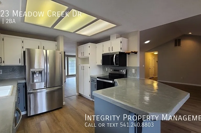 2423 Meadow Creek Dr — Photo 9