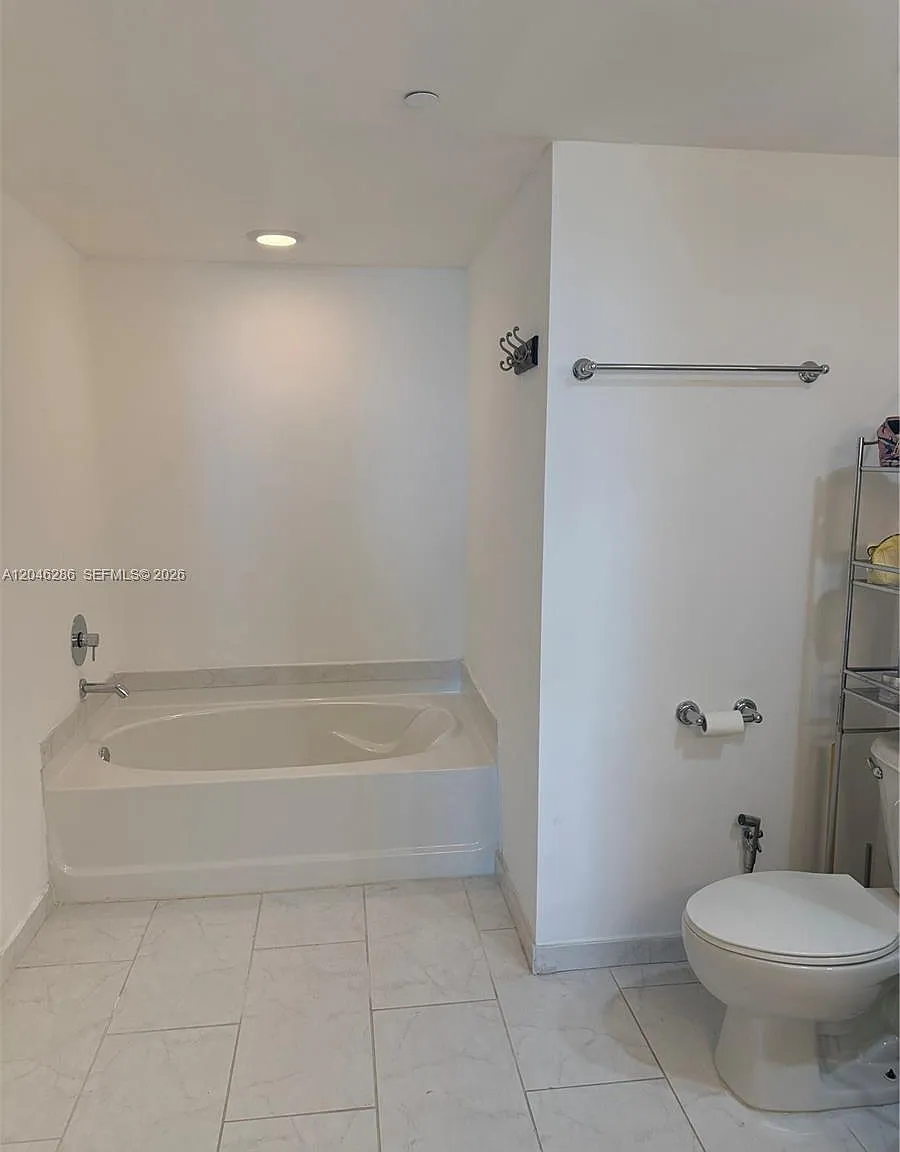 2 bed, 986 sqft, $4,850 — Photo 2