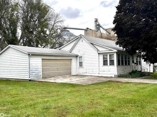 264 2nd St NW, Britt, IA 50423