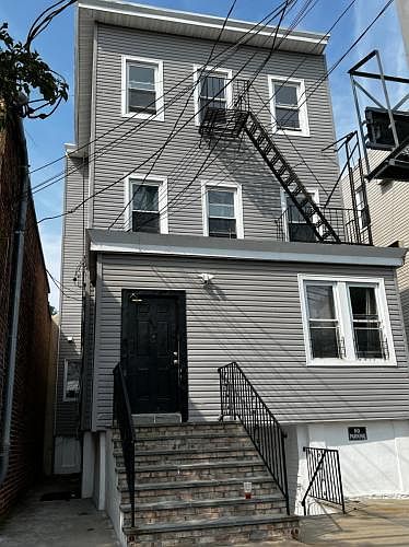 1st image of 157 Lake Ave APT 3