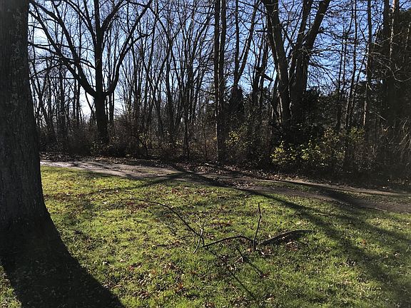 2nd image of 588 Maiden Ln