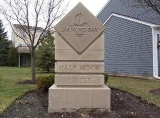 194 Half Moon Cir, Aurora, IL 60504