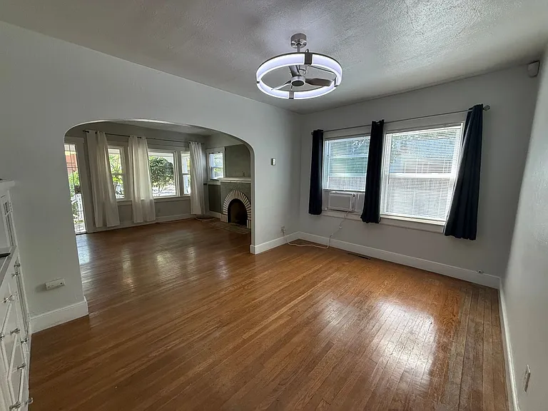 1813 Beverly Way — Photo 9