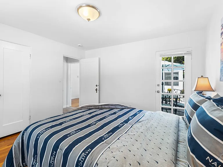 1303 Cave St — Photo 33