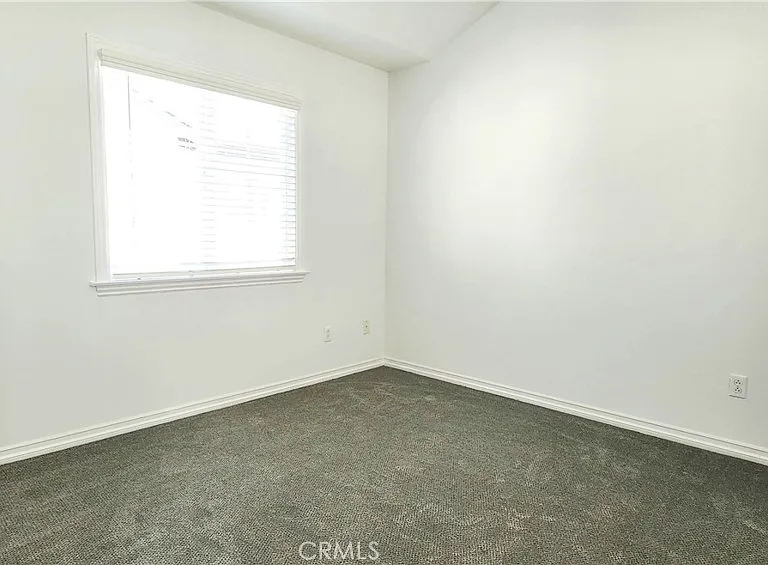 1675 Gramercy Ave — Photo 20