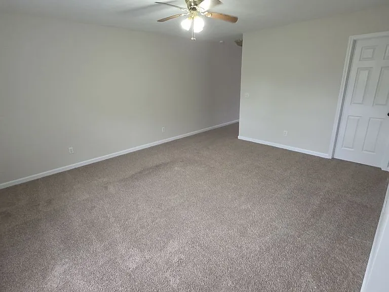 395 Thomas Rd — Photo 4
