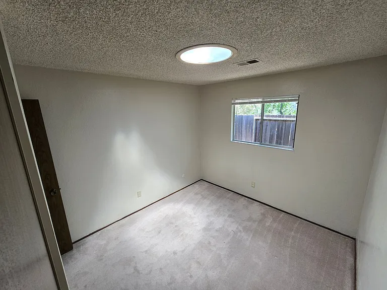505 Mission Pl — Photo 6