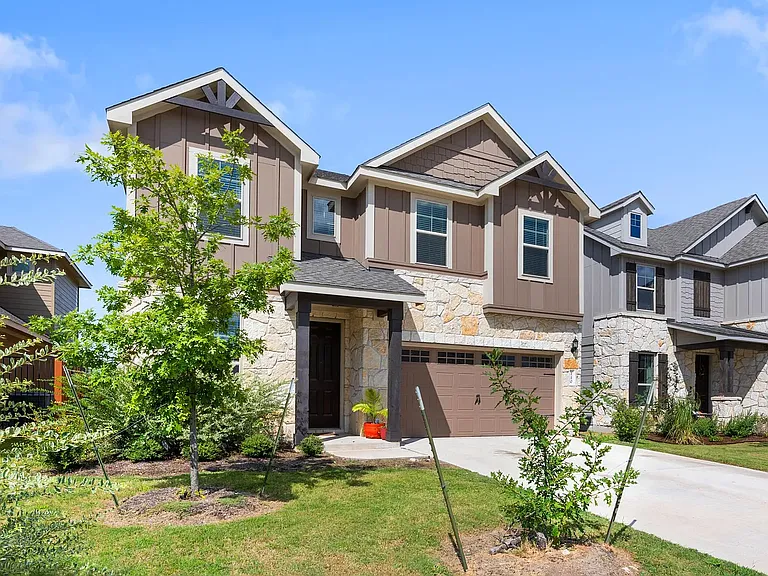 110 Russet Trl — Photo 2