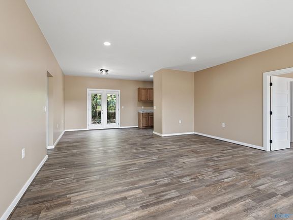 3rd image of 184 Carrington Ln