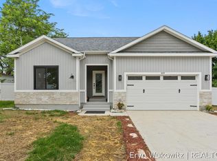 409-6 Mile Rd NW, Comstock Park, MI 49321