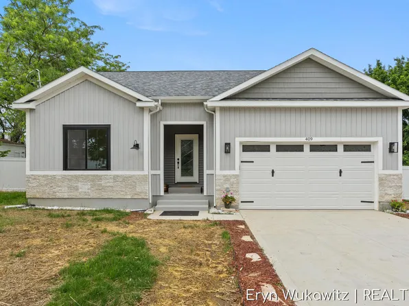 409-6 Mile Rd NW, Comstock Park, MI 49321