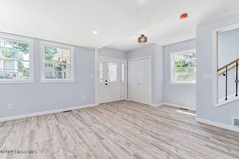 5th image of 231 Lorraine Avenue