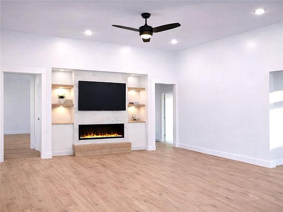 5th image of 157 Chimney Rdg
